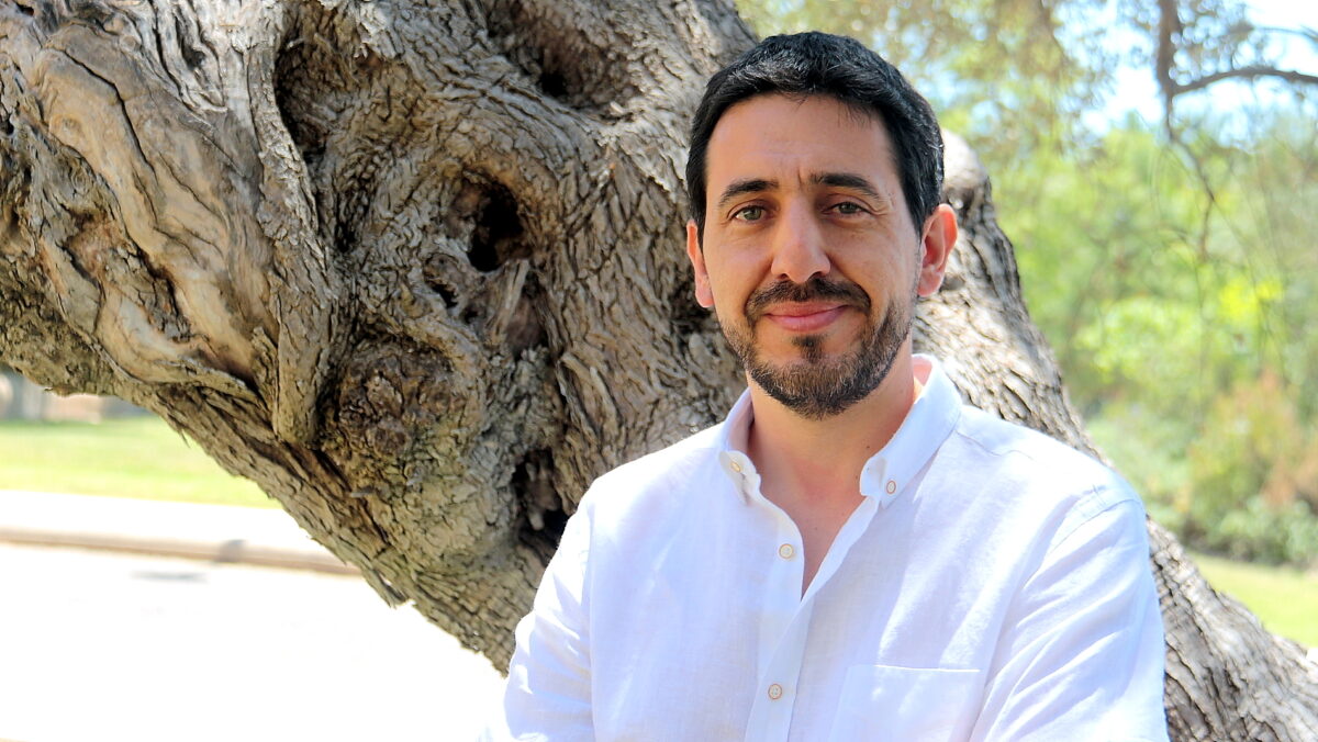 Miquel Àngel Miranda, Professor of Zoology at UIB-INAGEA, talks about the world of insects on IB Radio.
